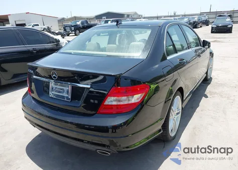 2010 Mercedes-Benz C 350 Sport z USA, uszkodzony, nr VIN WDDGF5GB2AF488843